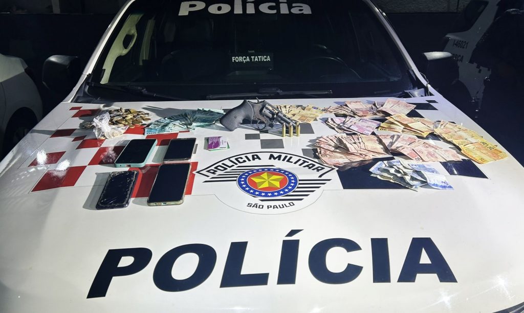 Cinco criminosos detidos no Santa Inês pela PM por série de roubos praticados em Itajubá