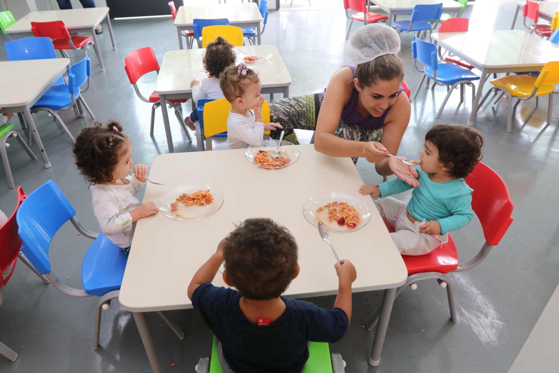 PAT de Jacareí oferece 50 vagas para Auxiliar de Desenvolvimento Infantil com inscrições presenciais.