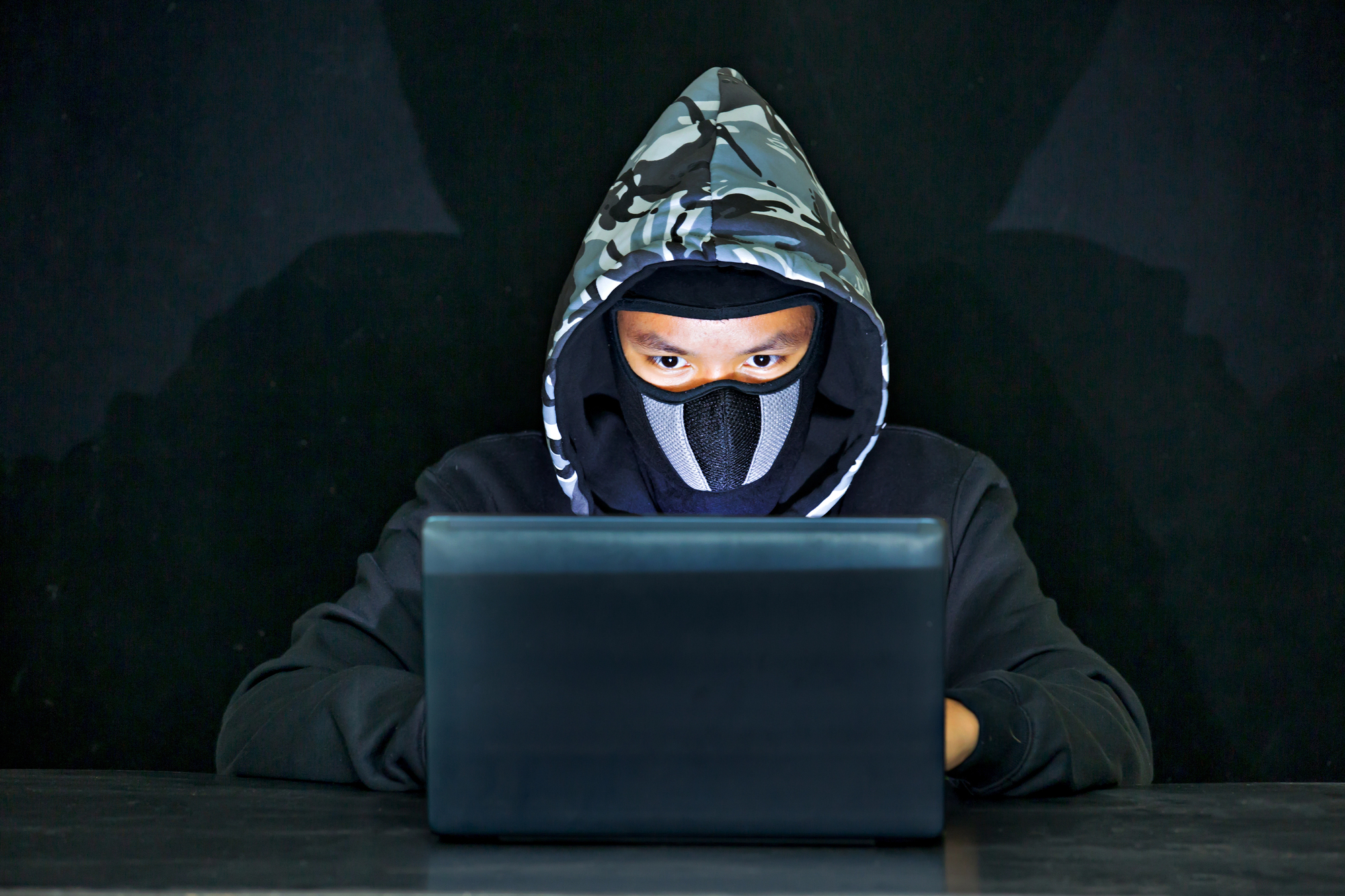 Golpes com nome do TJSP se espalham por WhatsApp, telefone e e-mails. Saiba como identificar fraudes e confirmar comunicações oficiais.