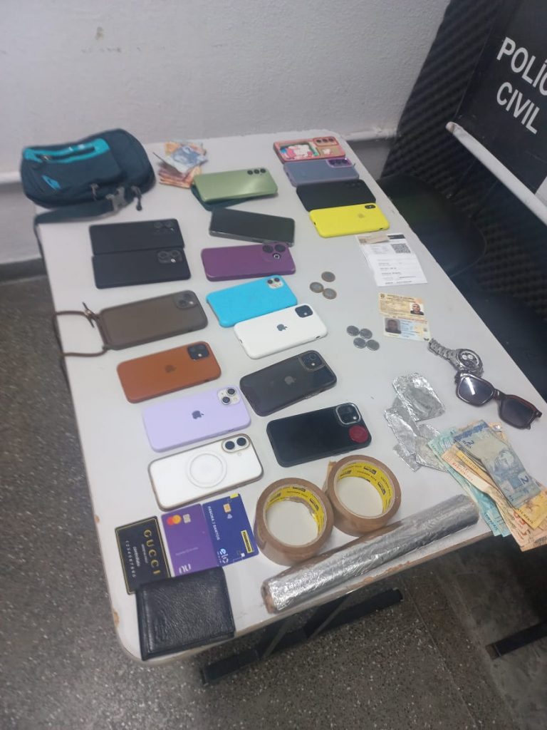 Polícia apreendeu 13 celulares furtados durante evento musical no município.