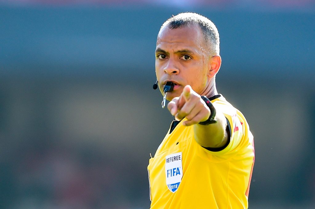 Salário de até R$ 30 mil, mais bonificações e até rebaixamento; CBF inova e profissionaliza arbitragem no futebol brasileiro!