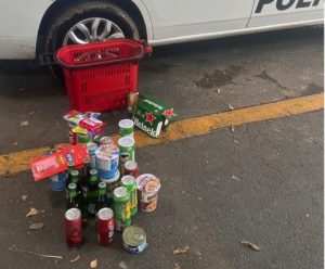 Armado com faca, homem é preso após roubo a mercado no Jardim São Dimas