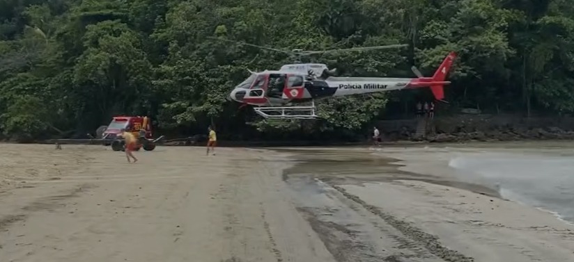 Homem cai em área costeira de Ubatuba e é resgato pelo Águia 