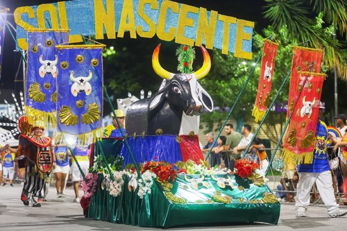 Retorno em grande estilo; Após 13 anos, Desfile das Escolas de Samba reúne 10 mil pessoas no centro!