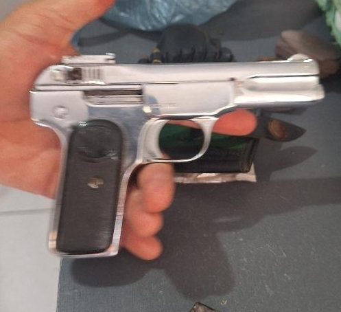 Operação da DISE prende suspeitos e apreende drogas e arma em Lorena e Guaratinguetá