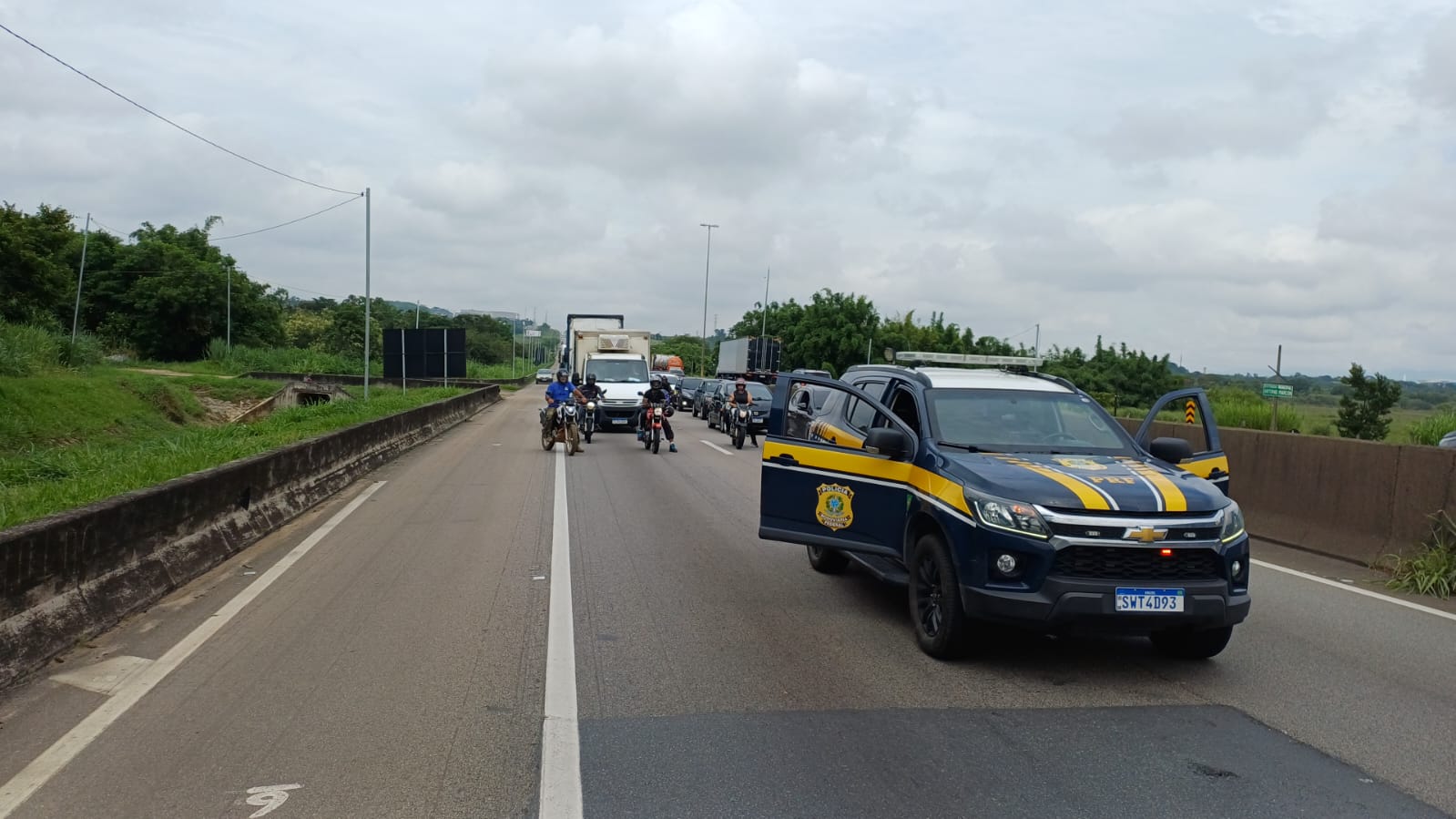 Supercarga na Via Dutra provoca 3 km de congestionamento no Vale do Paraíba nesta segunda-feira