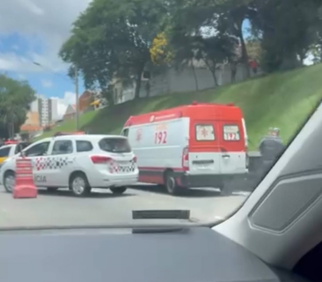 Acidente no Fundo do Vale, em São José dos Campos, resultou na morte de dois jovens na manhã deste domingo (1)