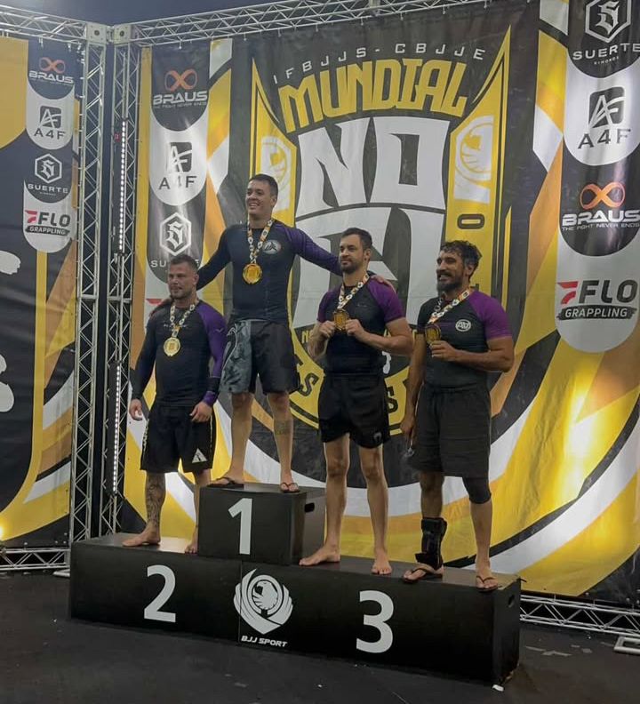 Igor Dinato Moreira, de São José dos Campos, conquista medalha de ouro no Campeonato Mundial de Jiu-Jitsu, em São Paulo