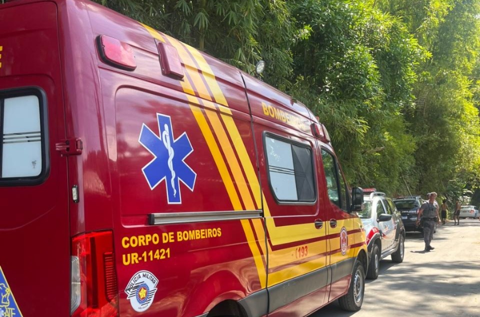 Mulher de 29 anos foi socorrida após agressão no bairro Ipiranguinha, em Ubatuba