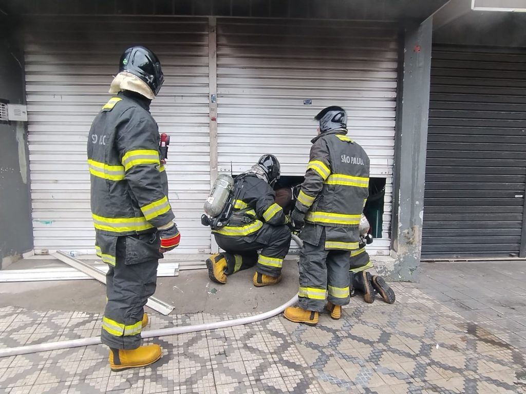 Incêndio atinge bicicletaria e mobiliza Bombeiros em Taubaté!