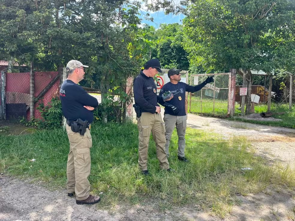 Polícia Civil realiza escavação em área de mata para investigar desaparecimento ocorrido em 2023