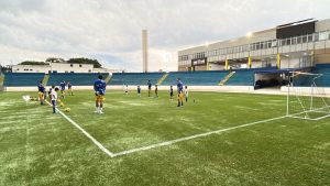Escola de Futebol Oficial do São José iniciou atividades no estádio Martins Pereira com mais de 100 alunos.
