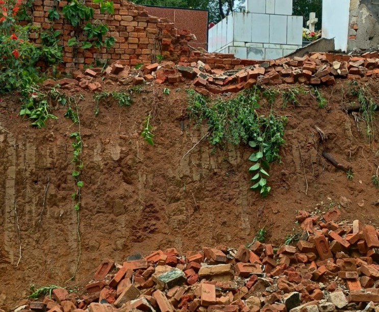 Temporal causa quedas de barreiras e danos em estradas rurais de Monteiro Lobato