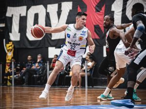 Cesta de Adyel Borges a dois segundos do fim garante vitória do São José contra o Vasco no Rio!