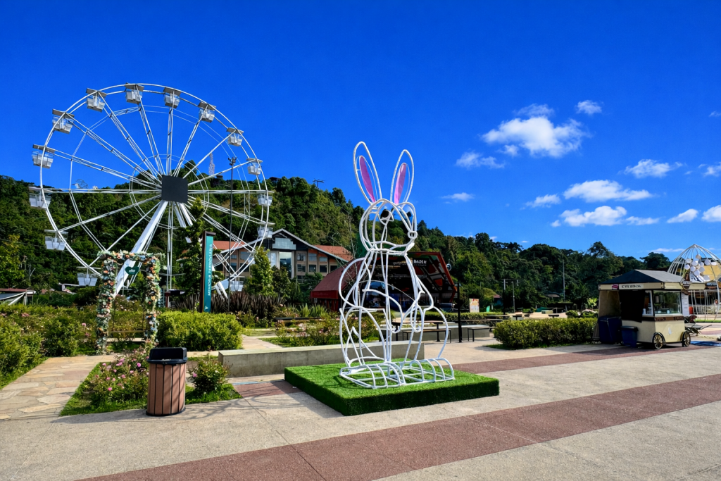 Decoração iluminada da Páscoa Encantada no Parque Capivari