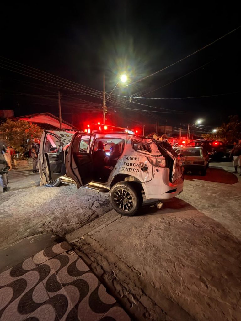 Policial da PM morre após viatura capotar durante perseguição em Taubaté