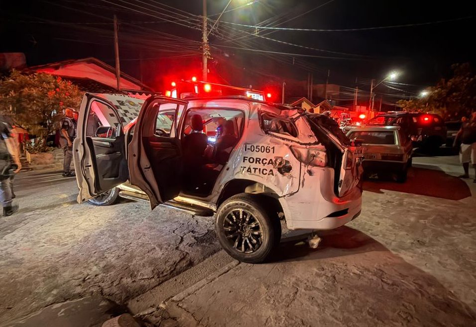Policial da PM morre após viatura capotar durante perseguição em Taubaté