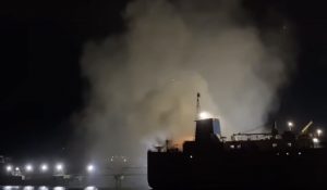 Incêndio navio no Porto de São Sebastião/ Foto: Diário Caiçara