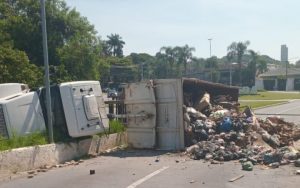 Acidente na Ponte Rosinha Filippo interdita trânsito