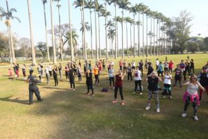 Aula de Defesa Pessoal no Vicentina fortalece mulheres em São José dos Campos