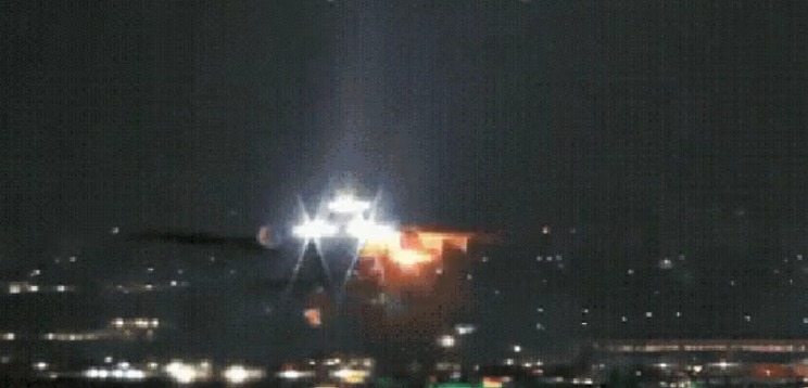 Susto em Guarulhos: Avião faz pouso de emergência após explosão em turbina durante decolagem