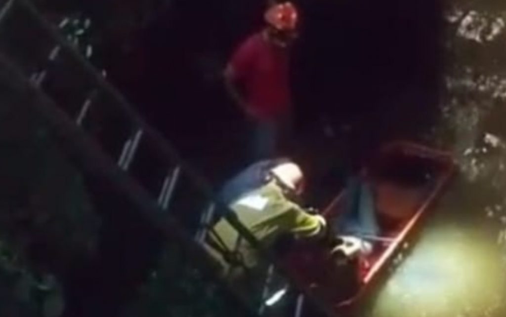 Mulher cai em rio com forte correnteza e é resgatada por bombeiros em Campos do Jordão