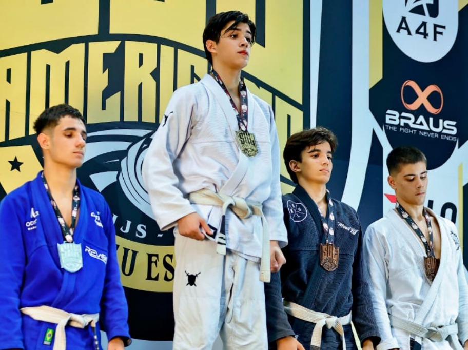 Aos 15 anos Kalebe Zanqui, de São José, é campeão Sul-Americano de Jiu-Jitsu