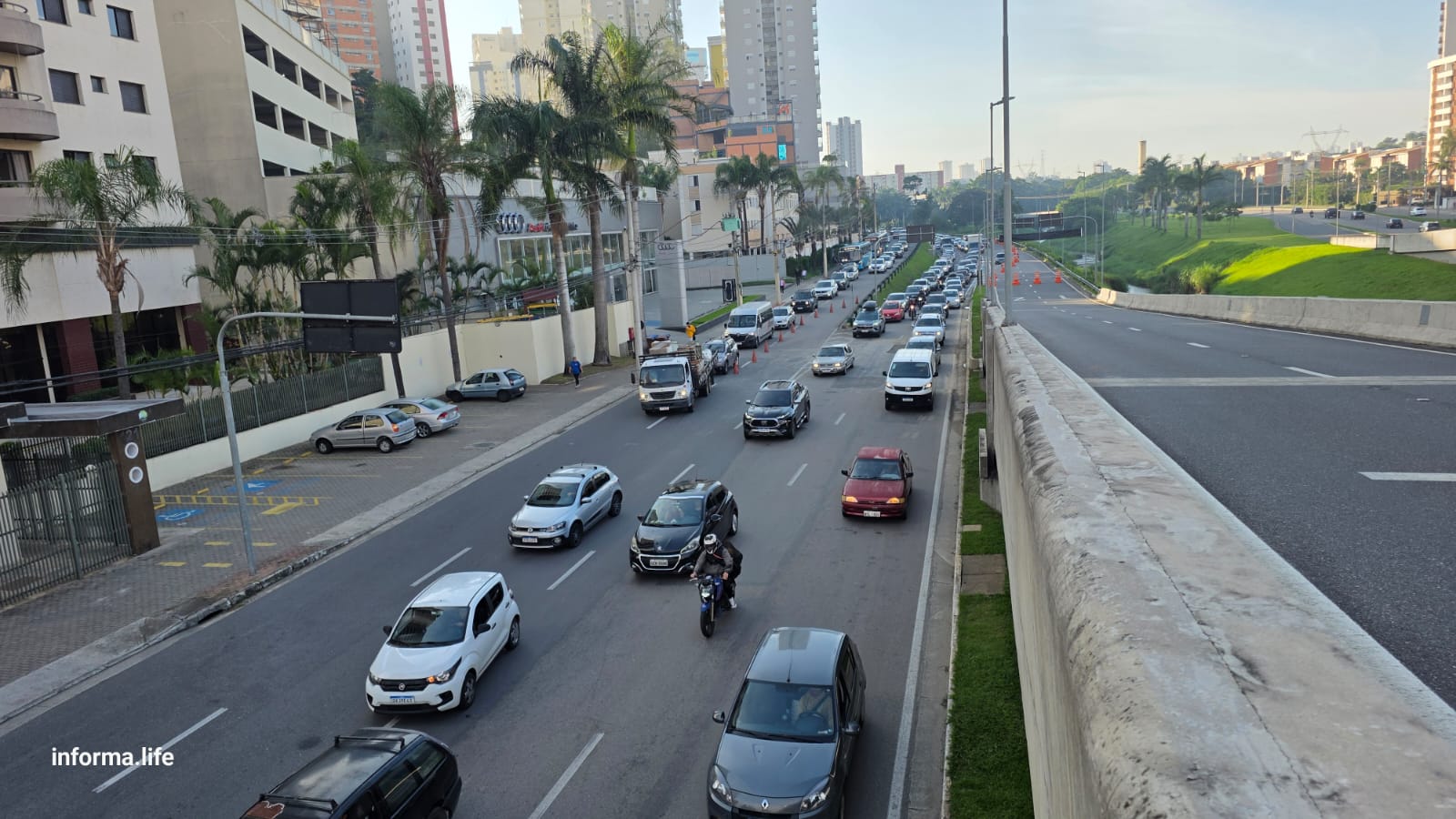 Região de São José dos Campos já registra mais de 992 mil veículos licenciados em 2026, segundo o Detran-SP