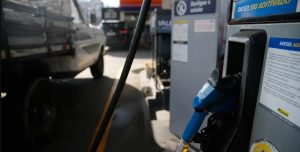 Procon de Caraguatatuba fiscaliza preços de combustíveis após alta internacional