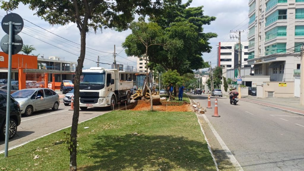Iniciadas obras na avenida Salmão, que seguem até 14 de março