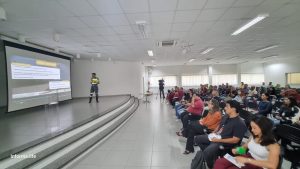 Prefeitura apresenta novas regras para ciclomotores em coletiva com escolas, lojistas e imprensa em São José dos Campos