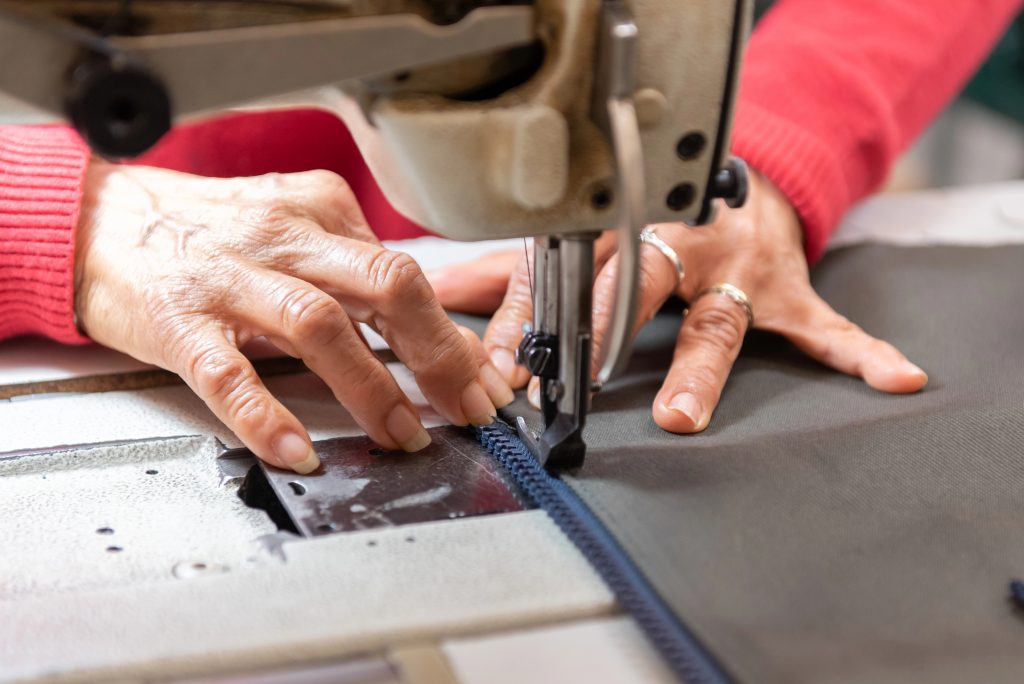 Curso gratuito de costura oferece qualificação profissional
