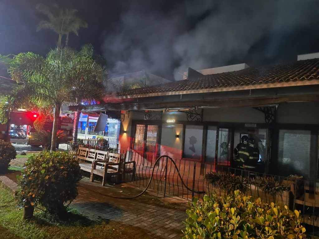 Incêndio em restaurante em Ubatuba pode ter sido causado por tentativa de furto