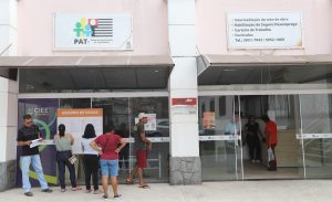 PAT de Jacareí realiza mutirão para contratação de 110 vagas da empresa Ambiental