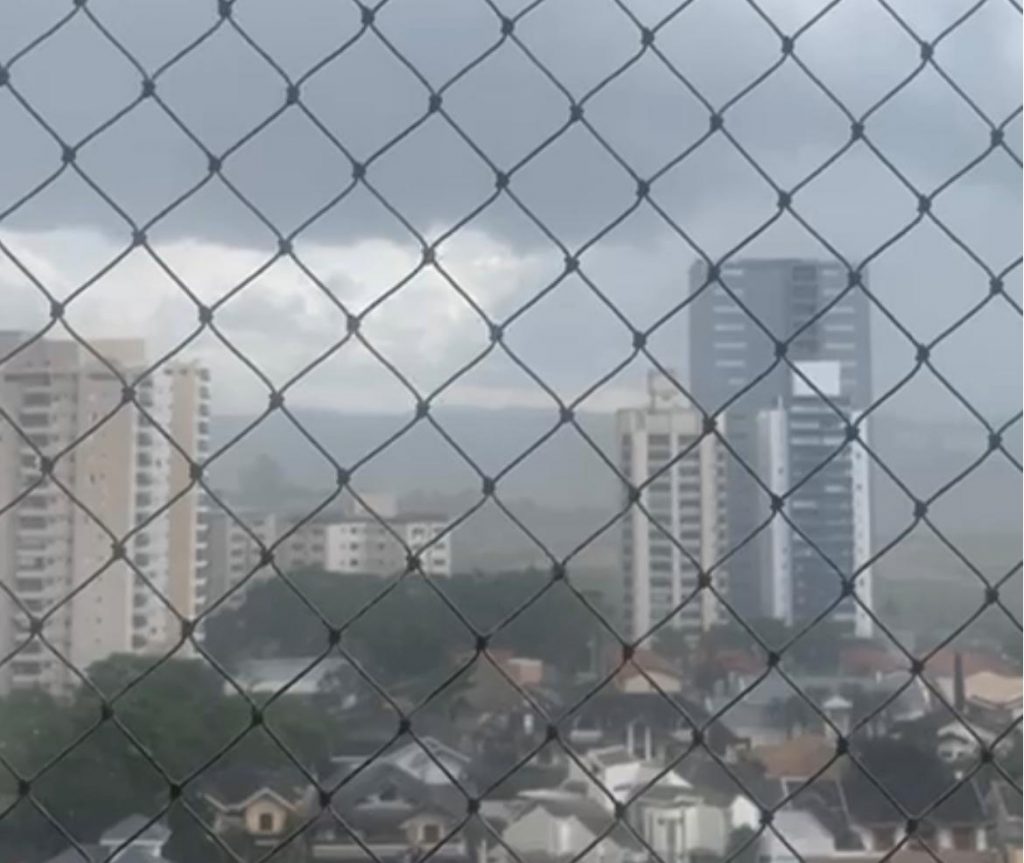 Granizo e chuva intensa atingiram bairros de São José dos Campos