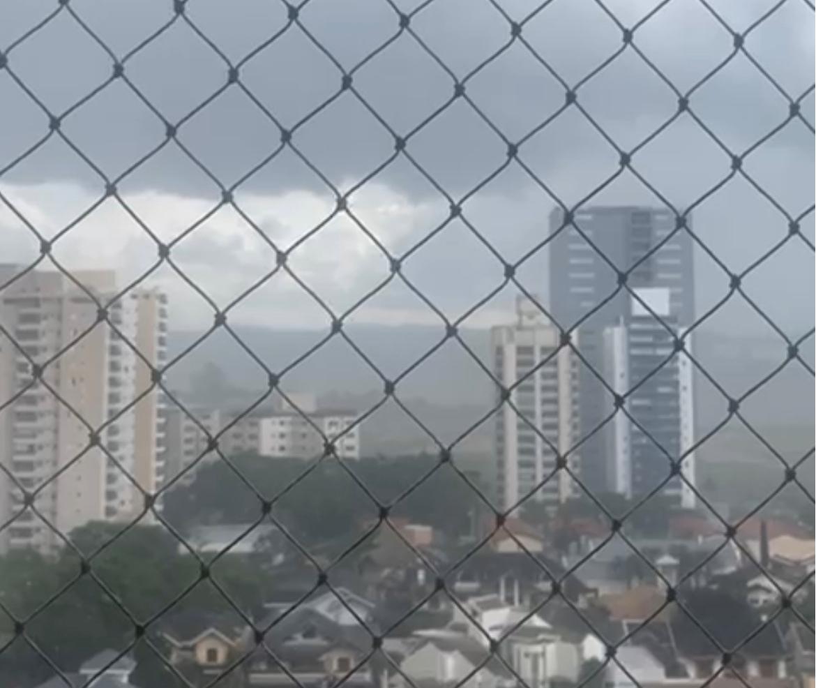 Granizo e chuva intensa atingiram bairros de São José dos Campos