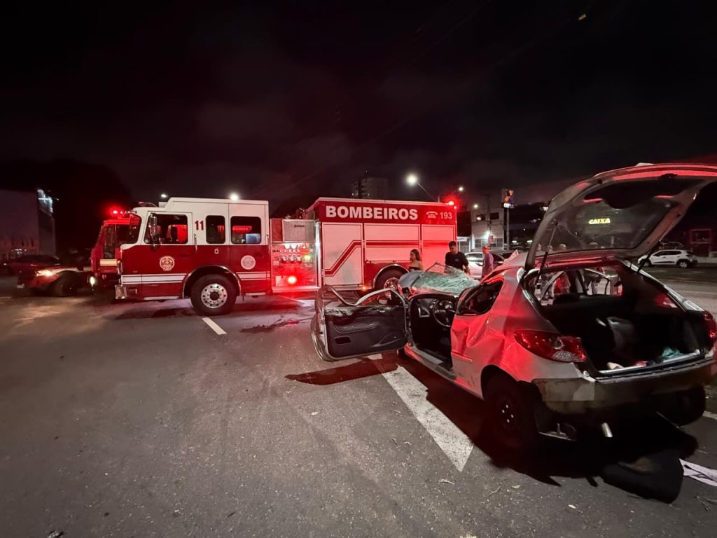 Acidente com cinco vítimas mobiliza Bombeiros no Jardim América