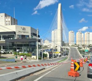 Pista superior da Ponte Estaiada é interditada novamente neste sábado para conclusão de manutenção em São José dos Campos