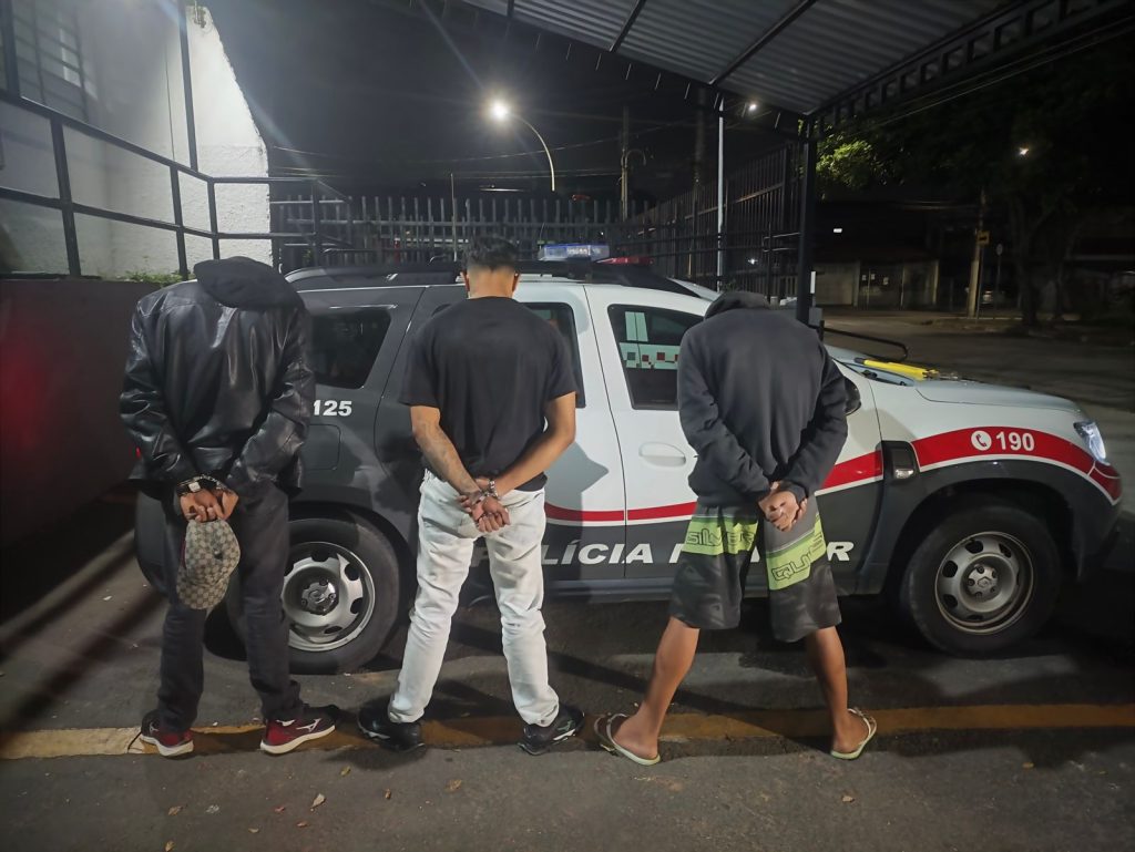 Baterias furtadas de torre de telefonia foram recuperadas pela Polícia Militar em São José dos Campos.