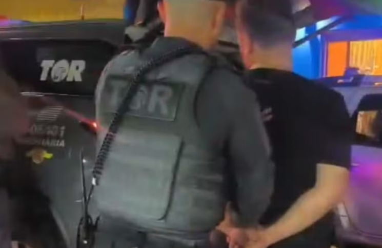 Foragido internacional, traficante albanês é preso em Ilhabela após operação da Polícia Militar