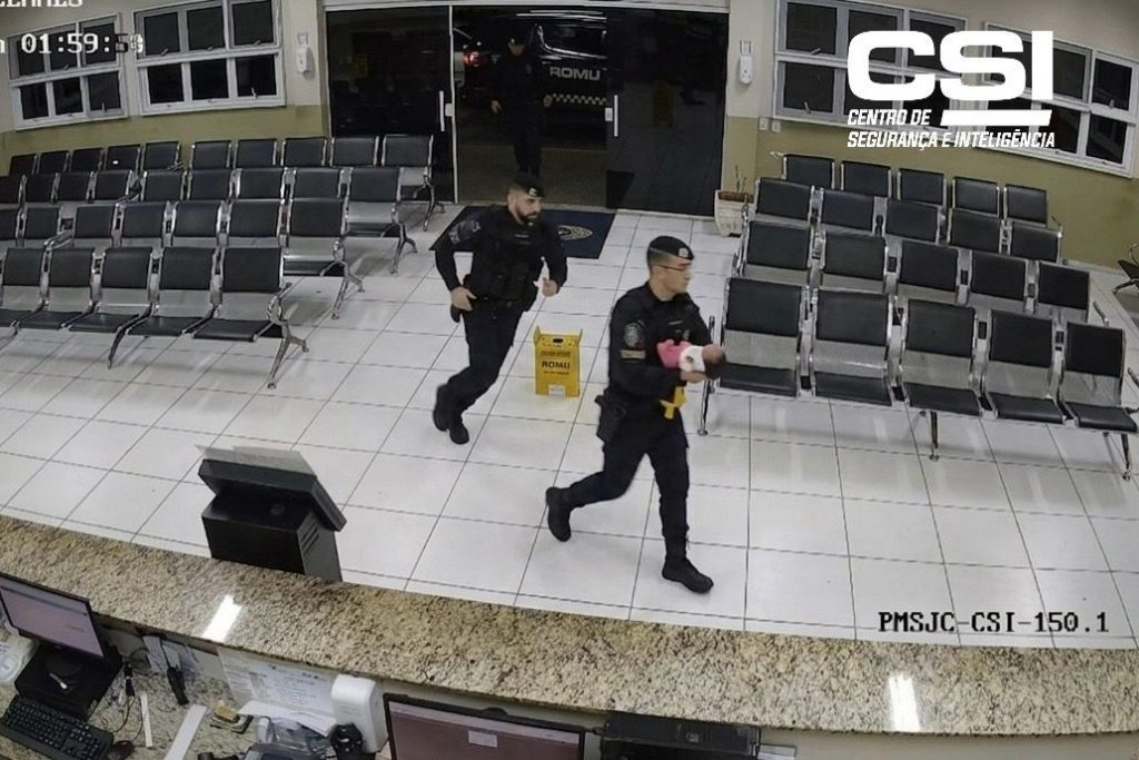 ROMU salva bebê de 14 dias engasgada após ação rápida durante patrulhamento