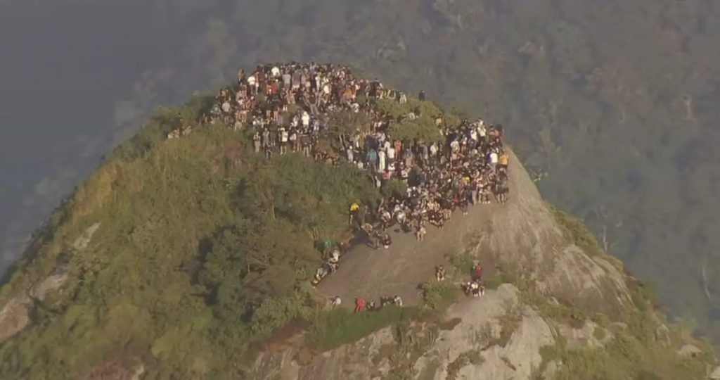 Visitantes ficaram impedidos de descer durante operação policial no Vidigal, no Rio.