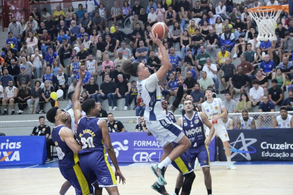 São José sofre virada no fim para o Mogi e decepciona torcida no Linneu!