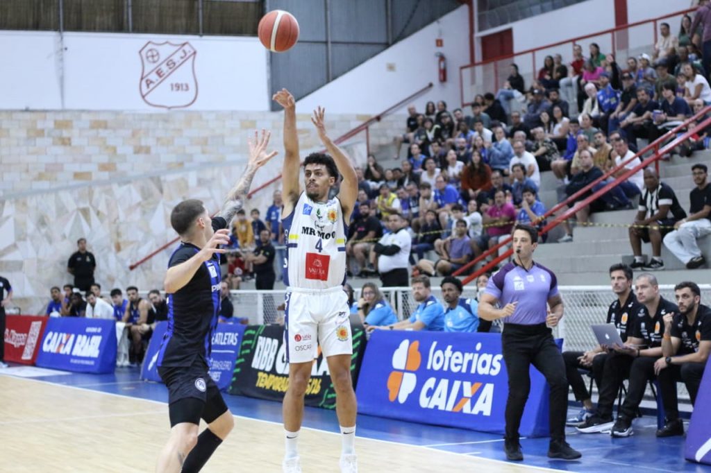 Com virada incrível, São José vence Pinheiros por 76 a 75 no caldeirão do Linneu!