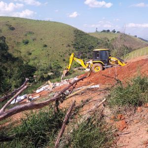 Loteamento irregular no Turvo tem obra demolida após descumprimento de embargo