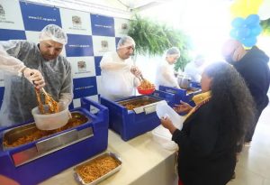 10 mil pessoas são esperadas para a tradicional macarronada da 46ª Festa do Trabalhador, na zona leste