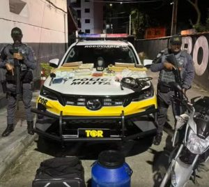 Traficante em moto tenta fugir da PM, mas é preso com drogas e arma em Ubatuba