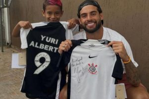 Yuri Alberto encontra fã mirim em São José dos Campos após vídeo viralizar