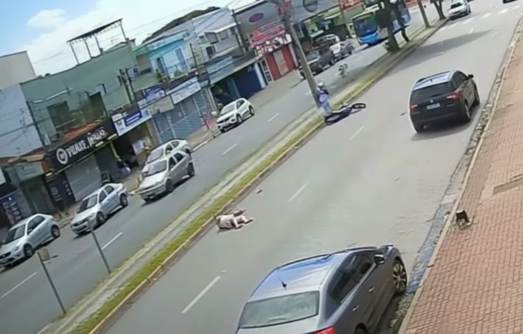 Idosa é atropelada por moto na avenida Cidade Jardim em São José dos Campos