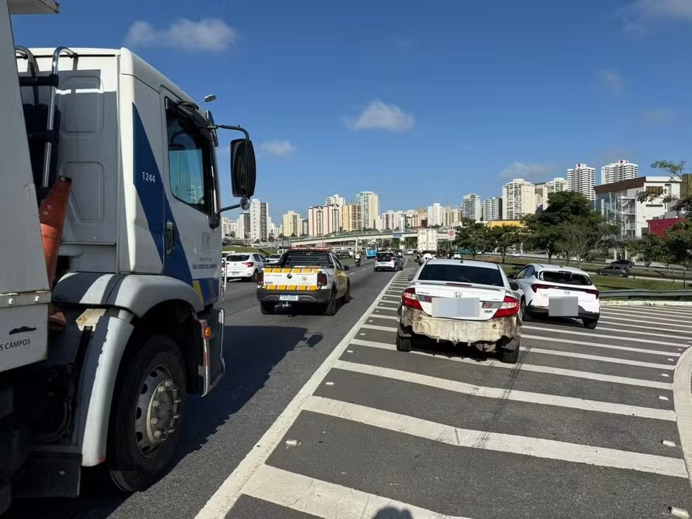Acidente no Anel Viário deixa motociclista ferido em São José dos Campos